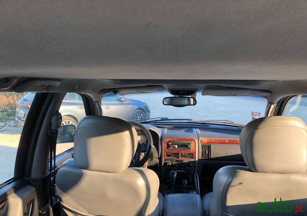 2004' Jeep Grand Cherokee Overland photo #5