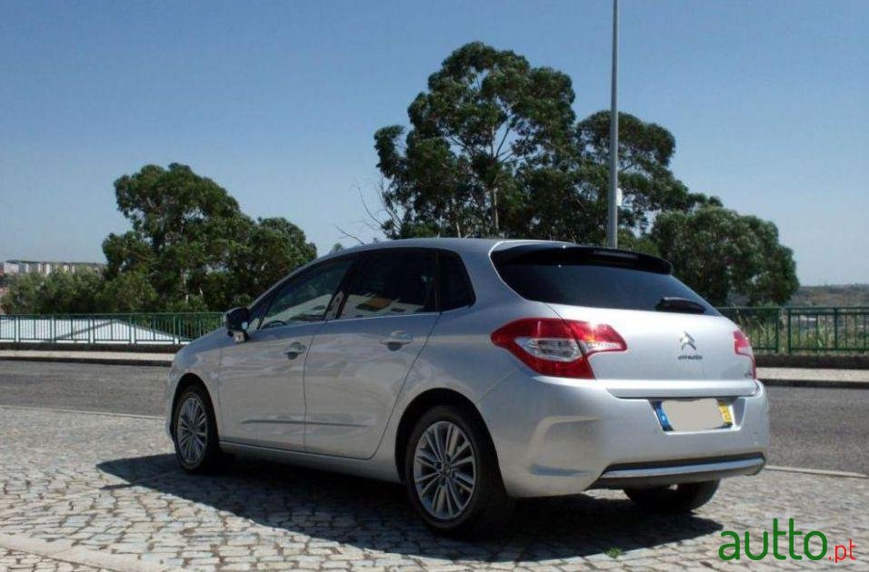 2012' Citroen C4 photo #2