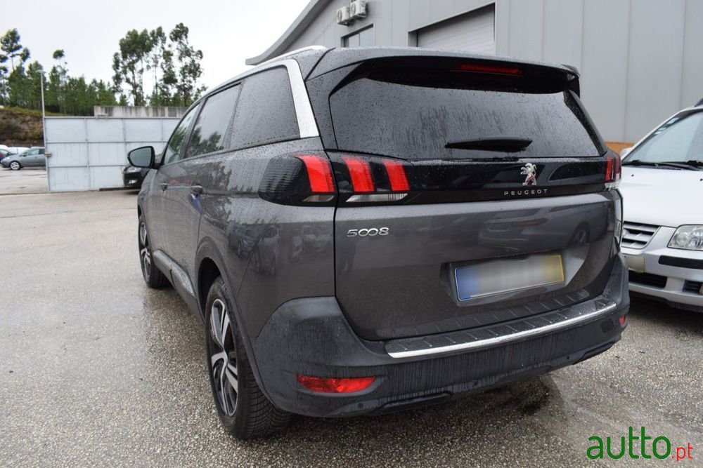 2020' Peugeot 5008 photo #4