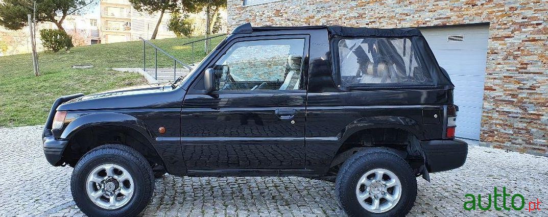 1992' Mitsubishi Pajero photo #2