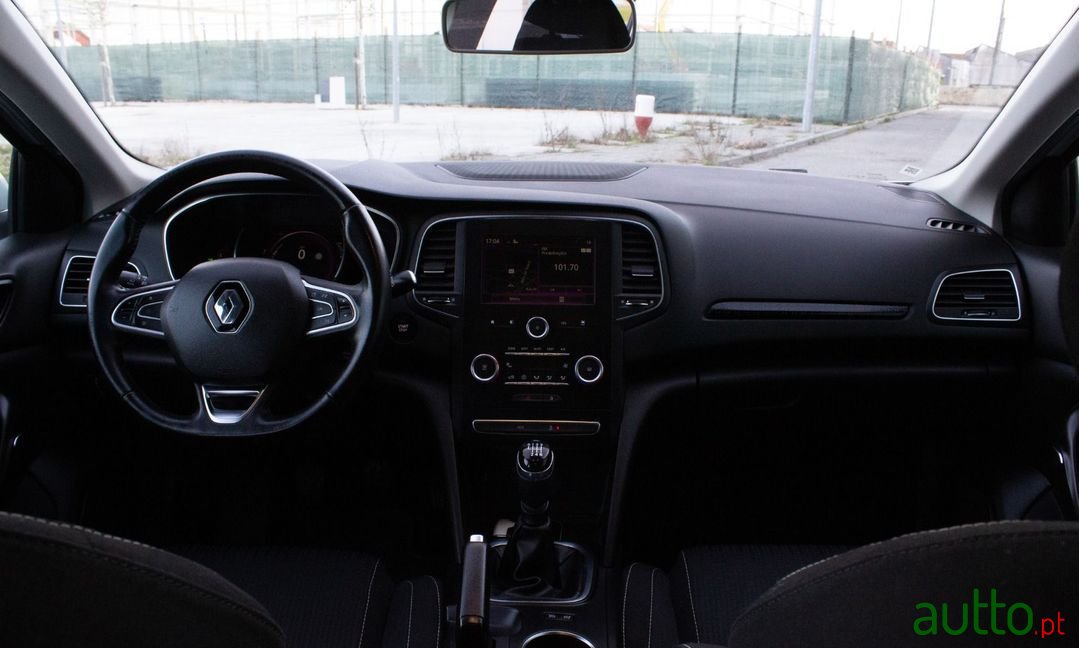 2016' Renault Megane Sport Tourer photo #4