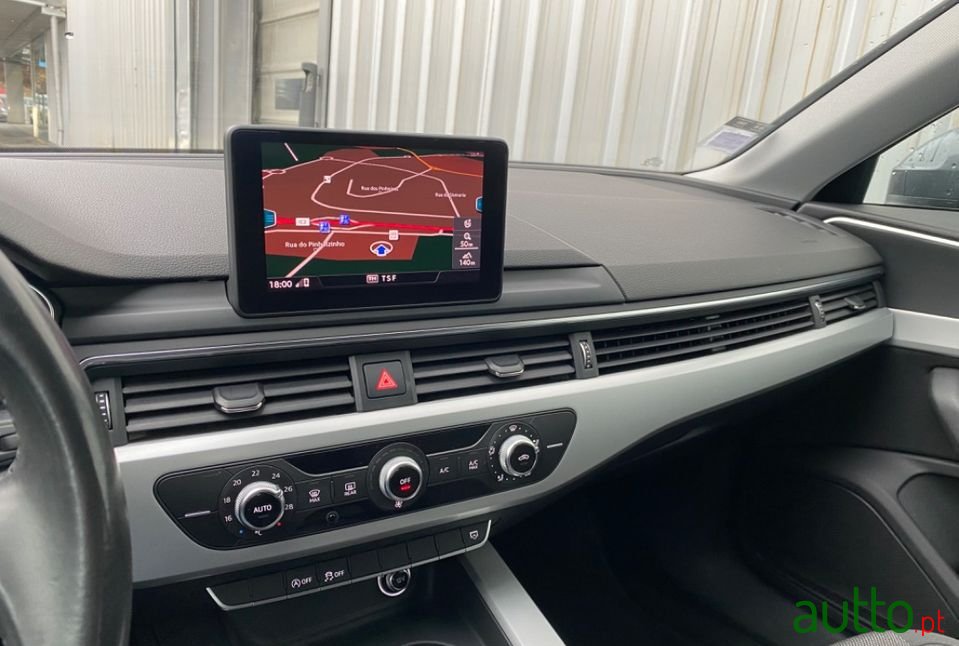 2017' Audi A4 Avant photo #4