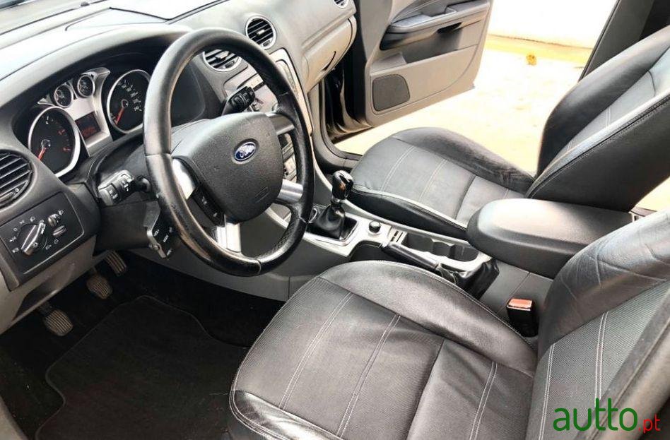 2008' Ford Focus photo #2