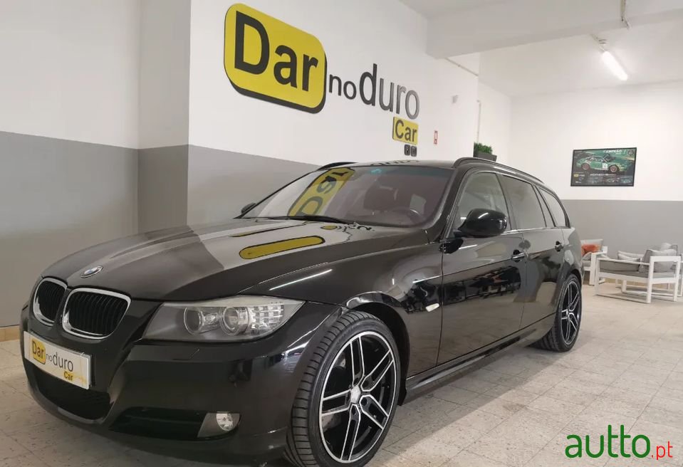 2010' BMW 320 photo #1