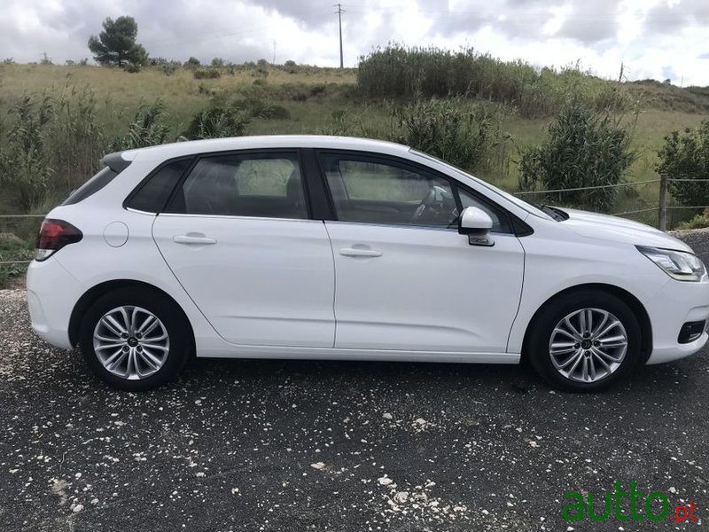 2016' Citroen C4 photo #5