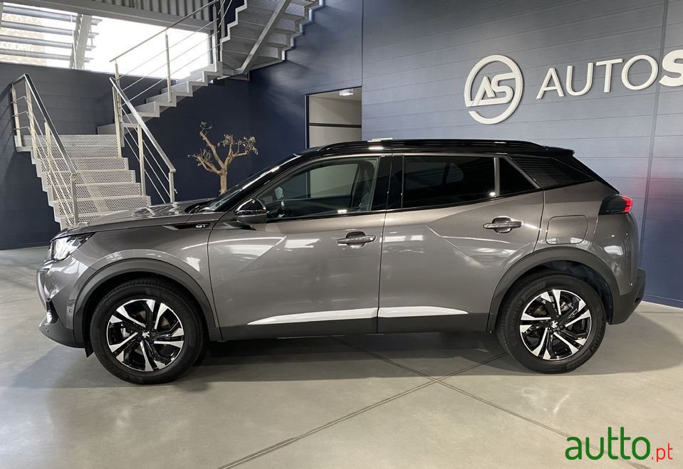 2021' Peugeot 2008 photo #2