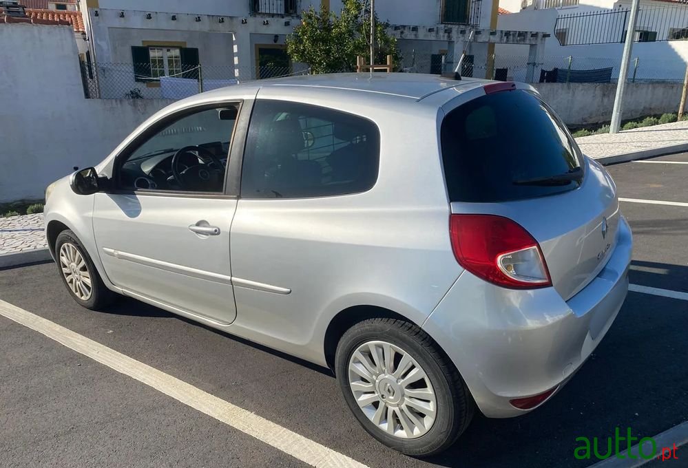 2009' Renault Clio photo #2