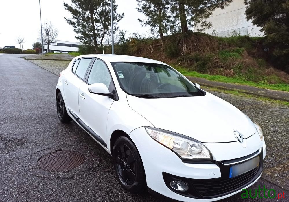 2013' Renault Megane photo #2