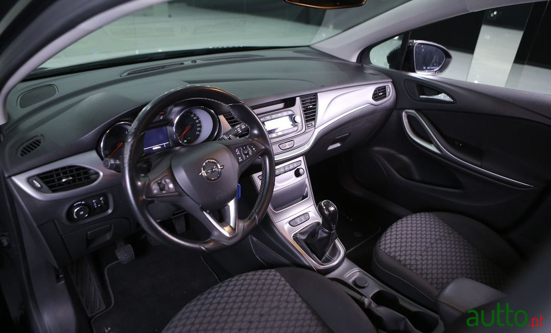 2017' Opel Astra Sports Tourer photo #6