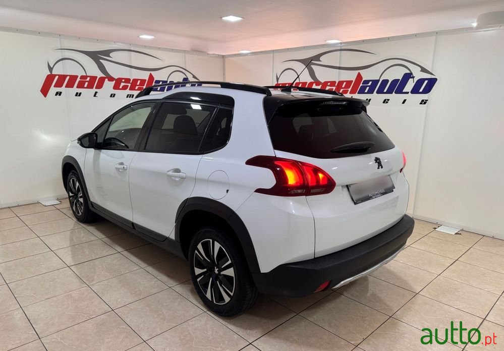 2019' Peugeot 2008 1.5 Bluehdi Allure photo #6