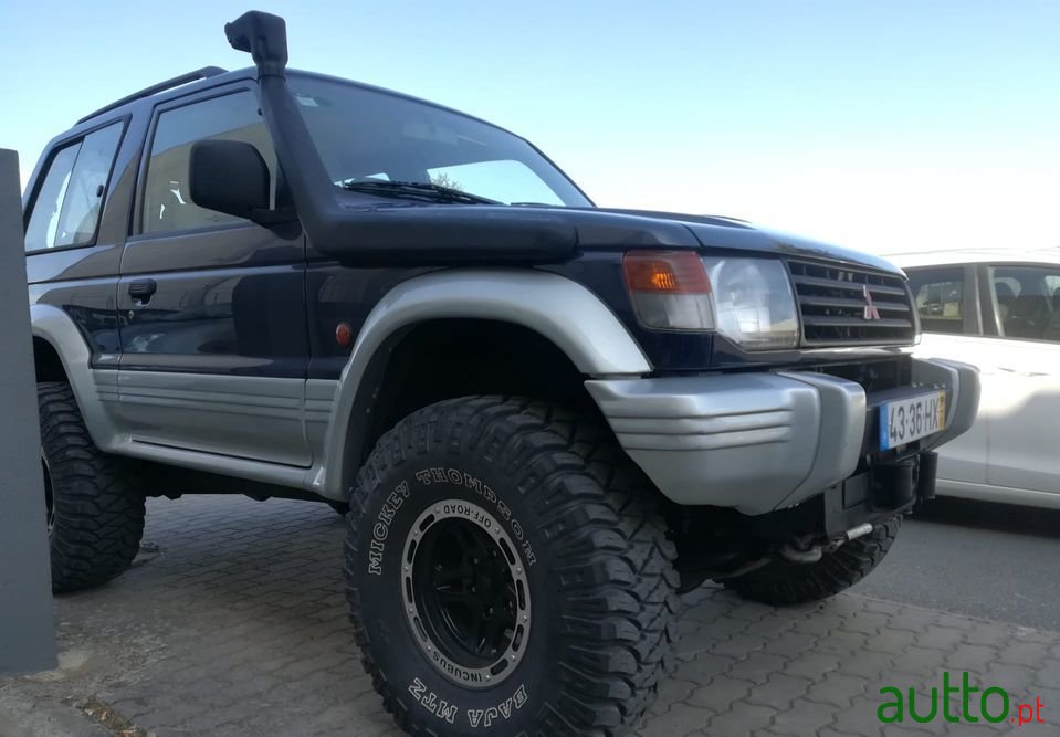 1997' Mitsubishi Pajero photo #1