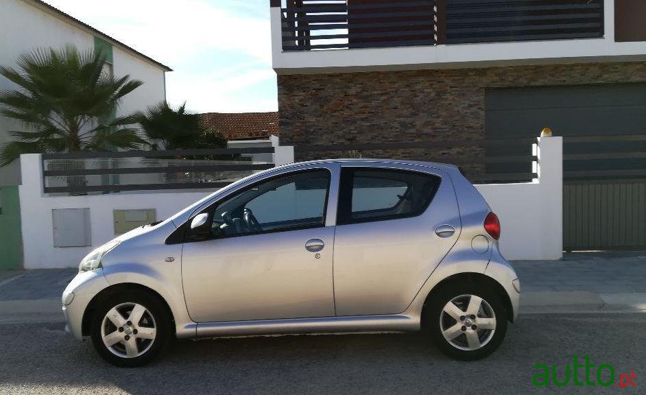 2006' Toyota Aygo 1.0 5 Portas photo #2