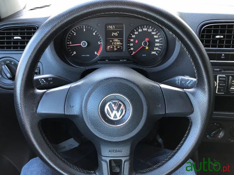 2012' Volkswagen Polo photo #6