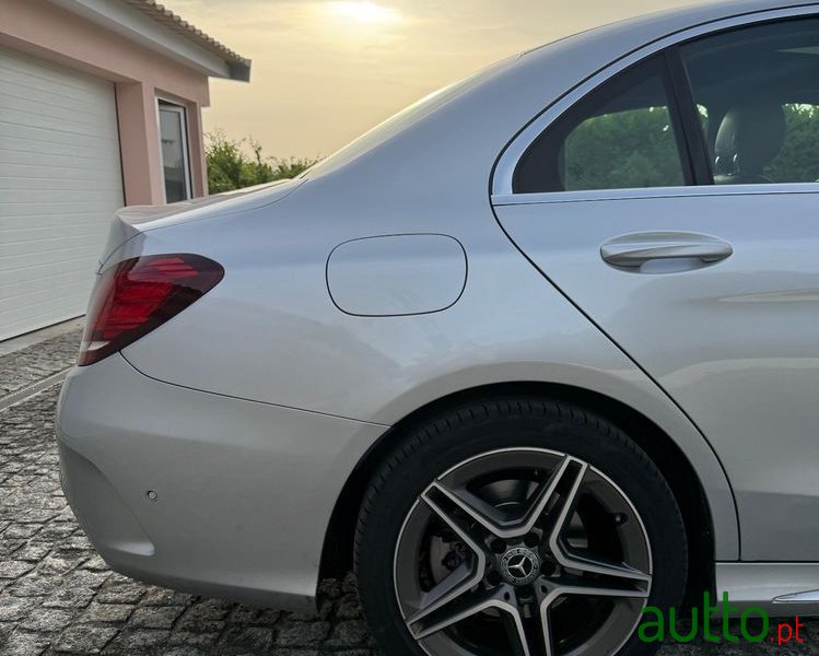 2019' Mercedes-Benz Classe C photo #4