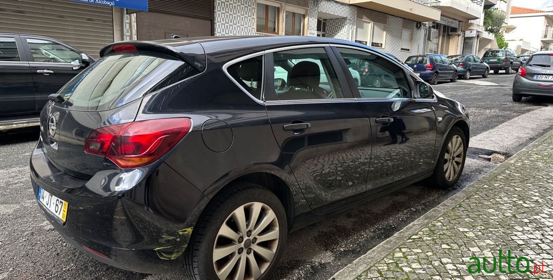 2010' Opel Astra photo #3