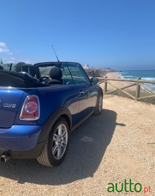 2013' MINI Cabrio photo #3