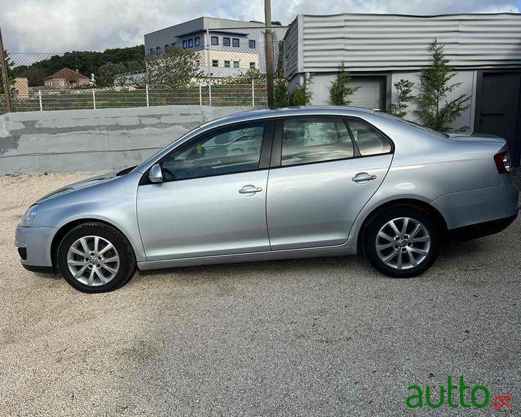 2010' Volkswagen Jetta photo #1