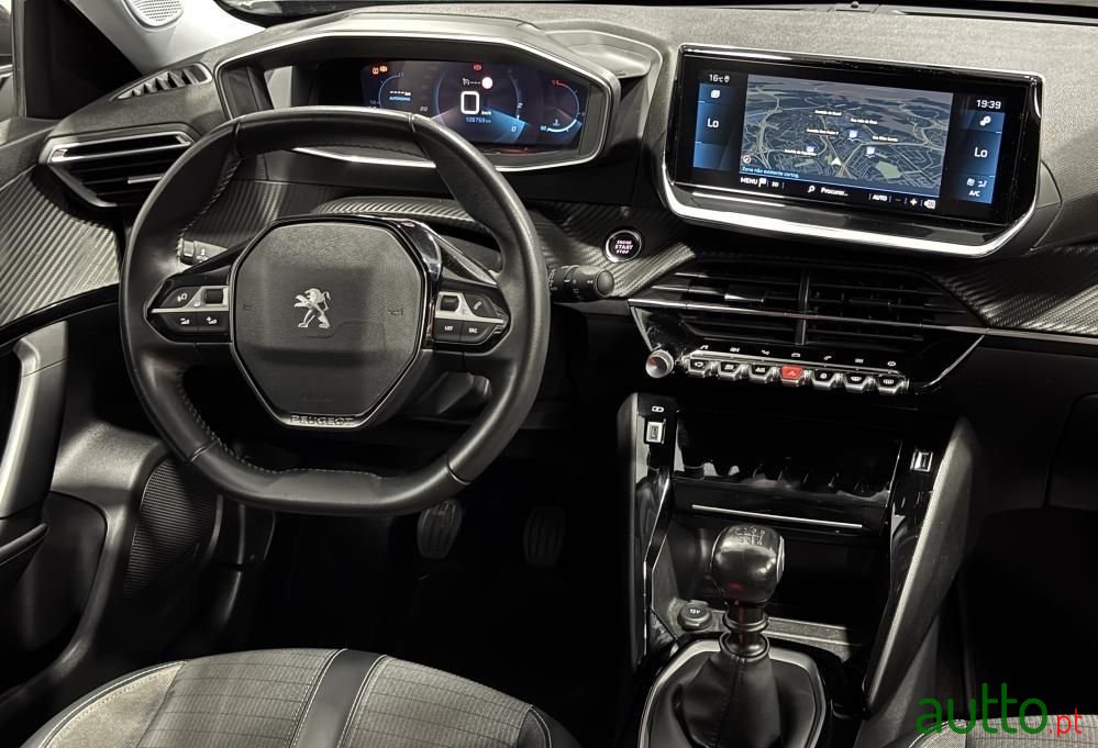 2021' Peugeot 2008 photo #5