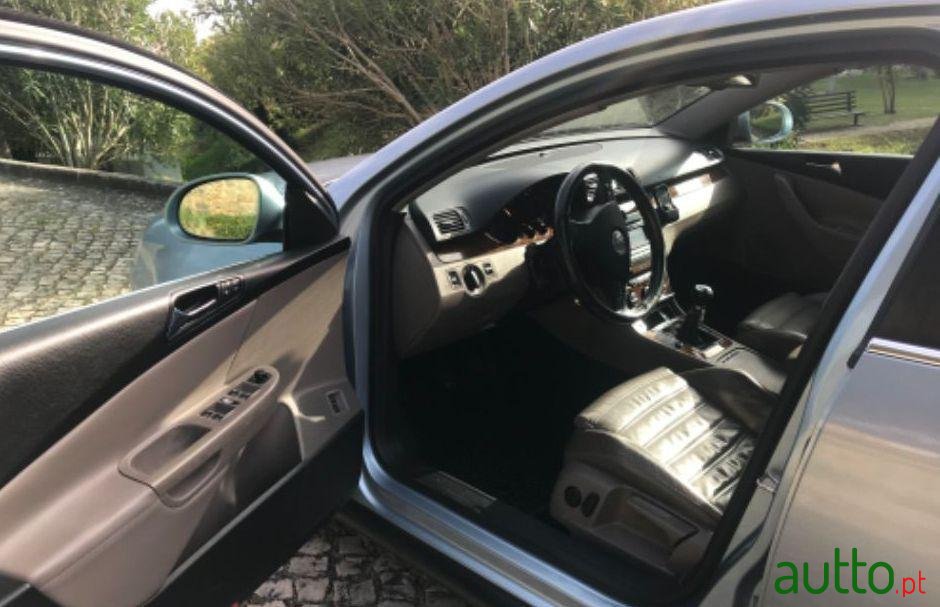 2005' Volkswagen Passat 2.0 Tdi Highline photo #1