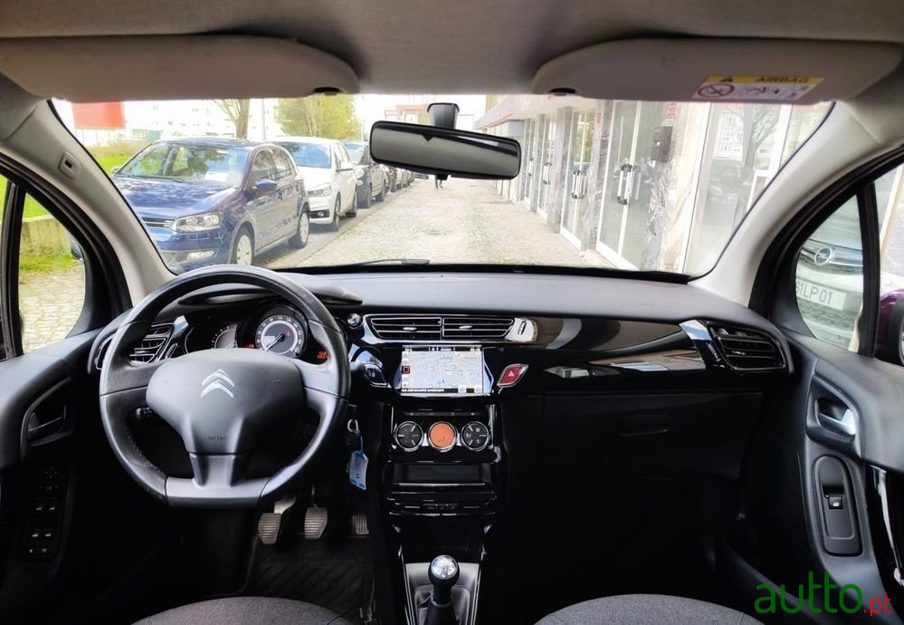 2015' Citroen C3 1.0 Vti Collection photo #5