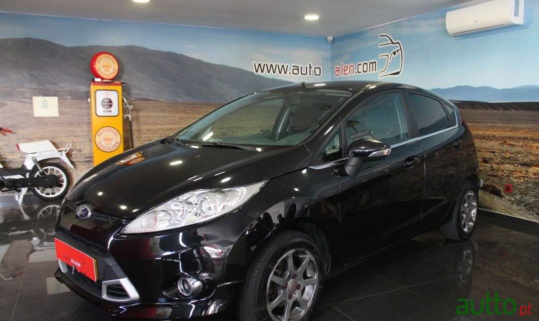 2010' Ford Fiesta photo #1