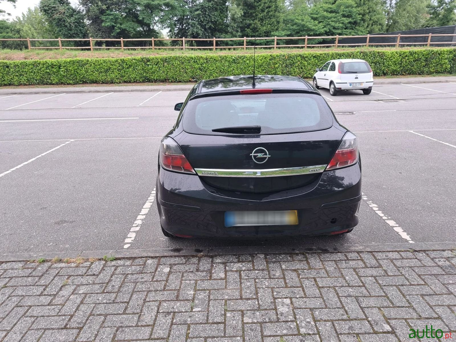 2008' Opel Astra Gtc photo #3