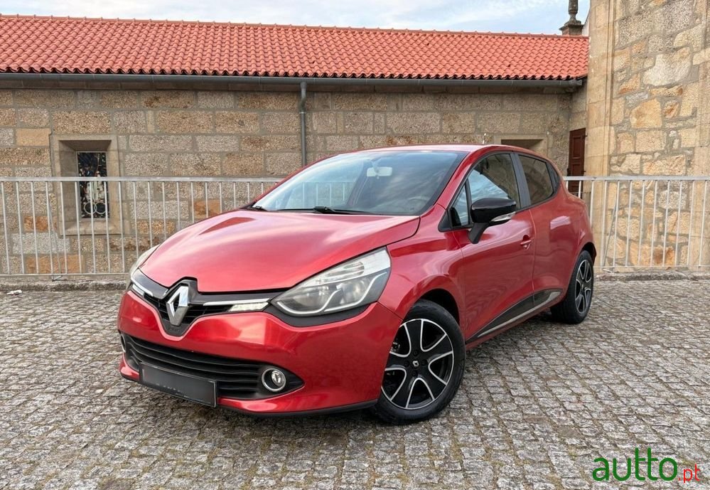 2014' Renault Clio photo #1