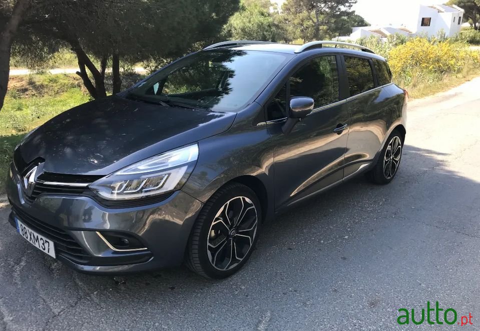 2019' Renault Clio Sport Tourer photo #3