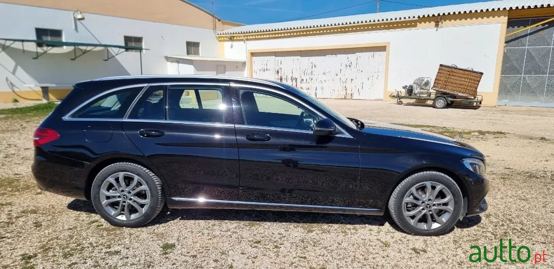 2017' Mercedes-Benz 200 photo #5