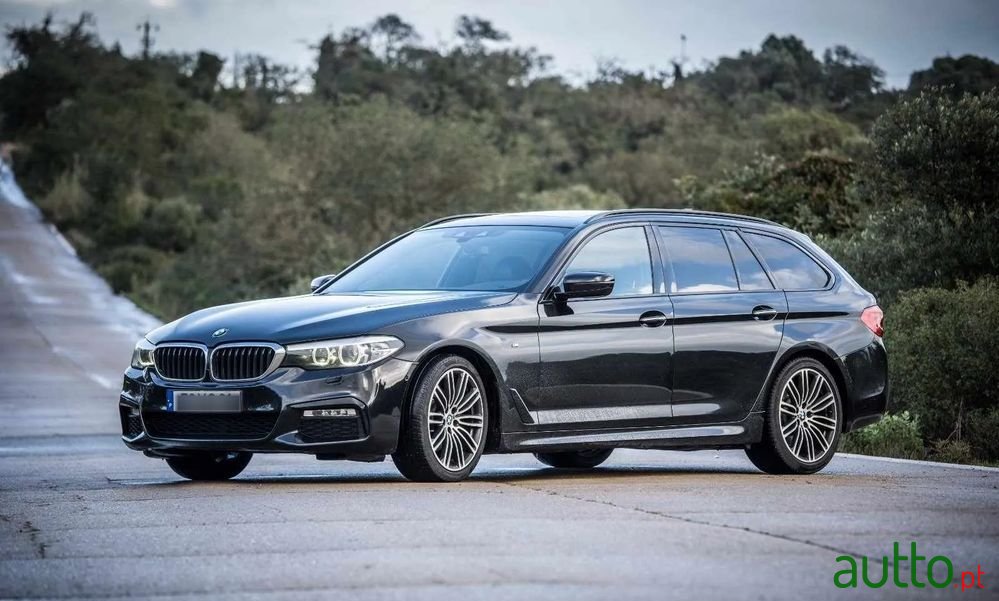 2017' BMW Série 5 D Pack M Auto photo #1