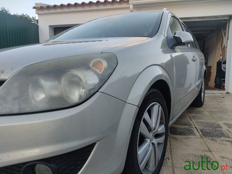 2008' Opel Astra Caravan photo #5