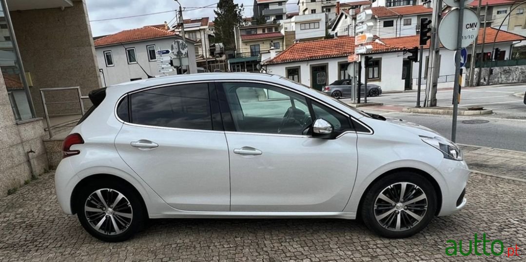 2017' Peugeot 208 photo #5