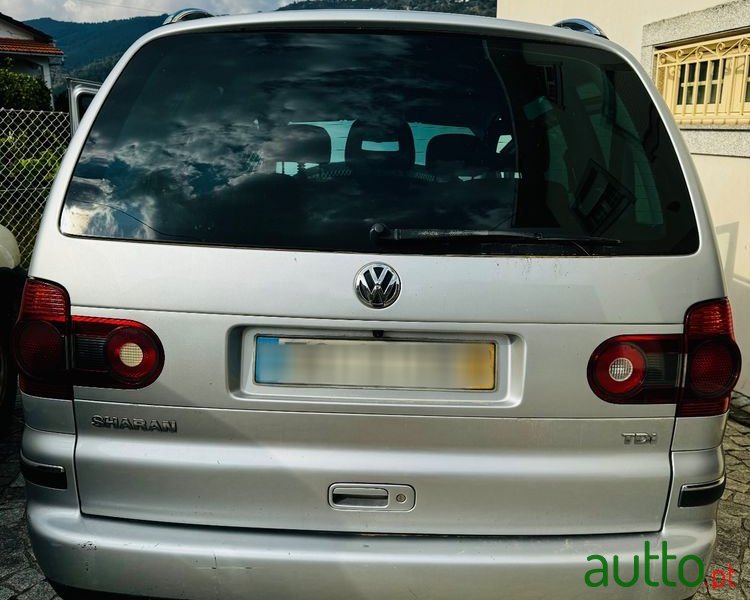 2009' Volkswagen Sharan photo #3