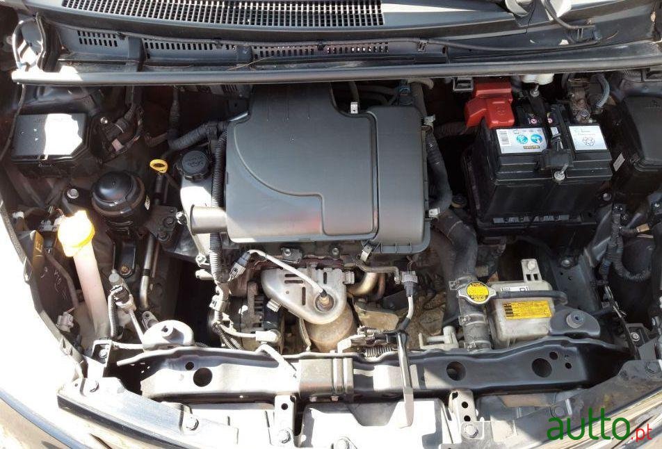 2011' Toyota Yaris photo #2