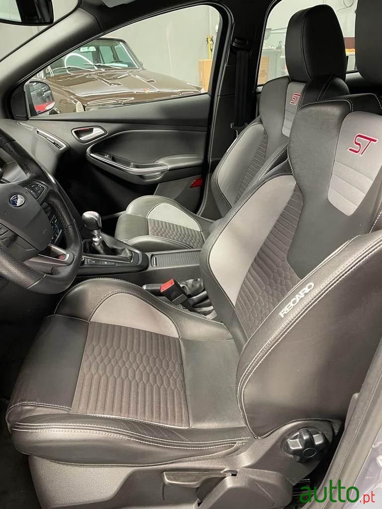 2016' Ford Focus photo #3