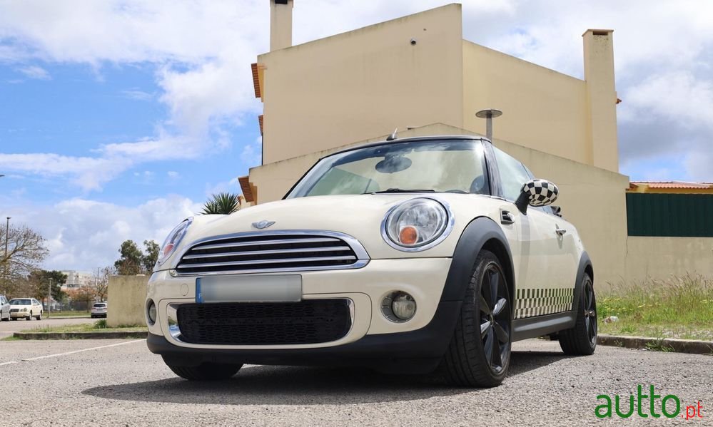 2011' MINI One D 3 Portas photo #3