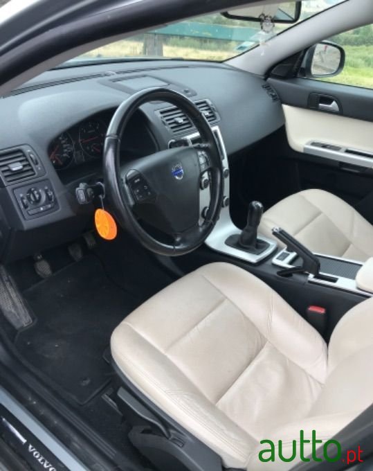 2011' Volvo V50 photo #5