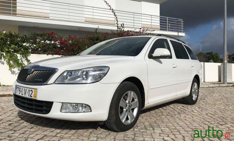 2011' Skoda Octavia Break photo #2