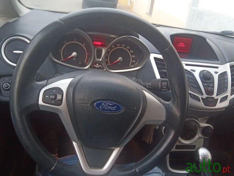 2012' Ford Fiesta photo #5
