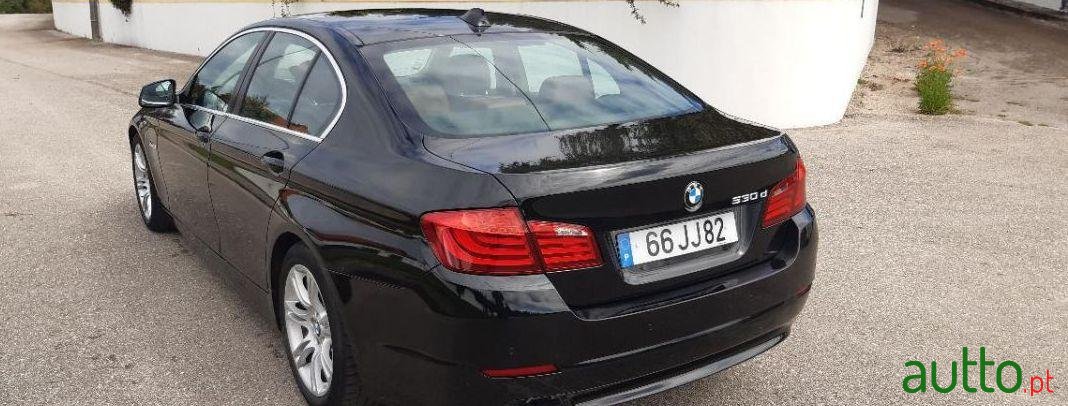 2010' BMW 530 photo #1