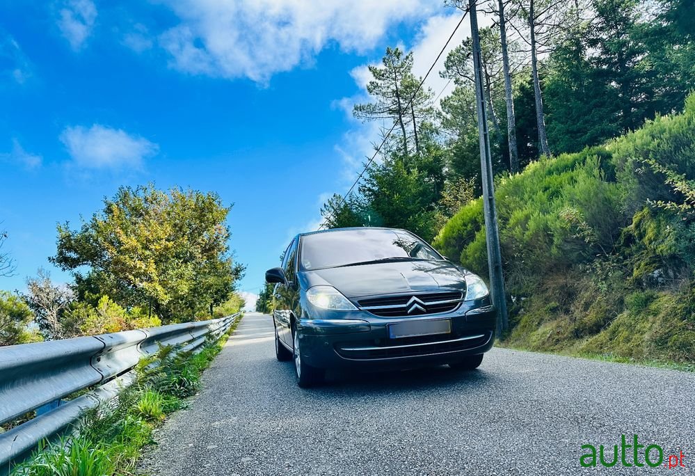 2012' Citroen C8 photo #1