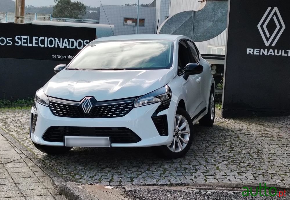 2024' Renault Clio photo #1