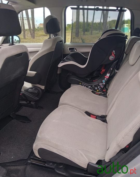 2009' Citroen C4 Grand Picasso photo #5