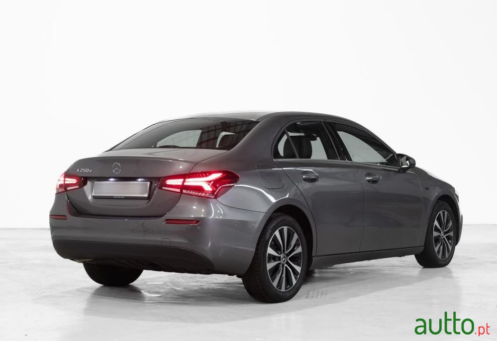 2021' Mercedes-Benz Classe A photo #3