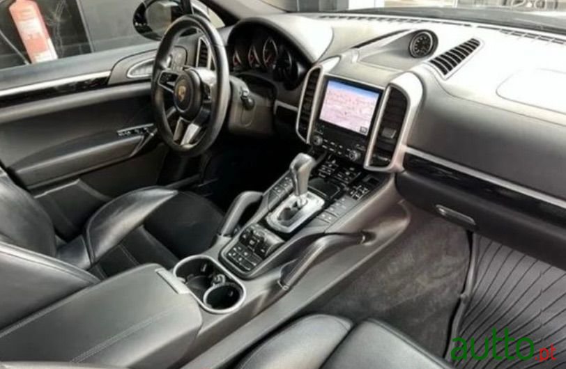 2016' Porsche Cayenne Platinum Edition photo #4