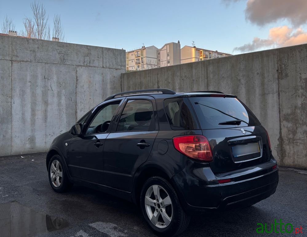 2010' Suzuki SX4 photo #4