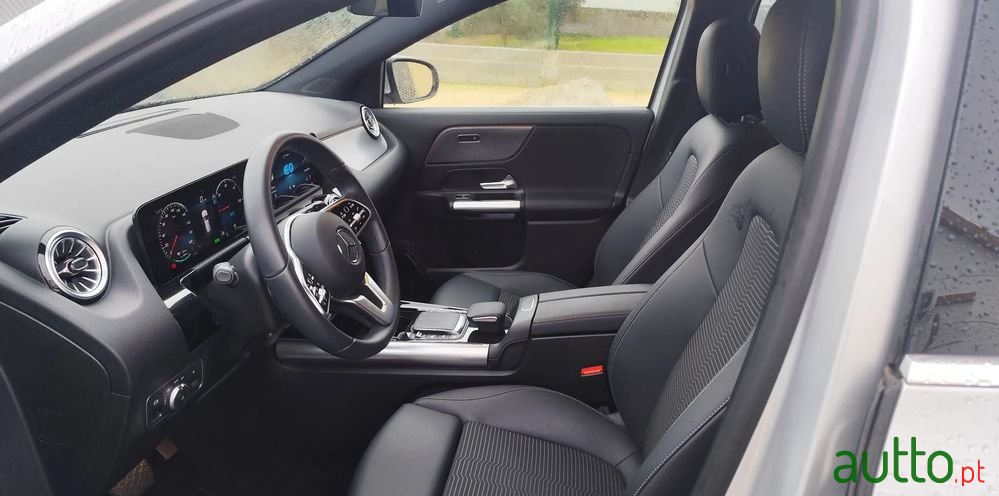 2022' Mercedes-Benz EQA 250 photo #5