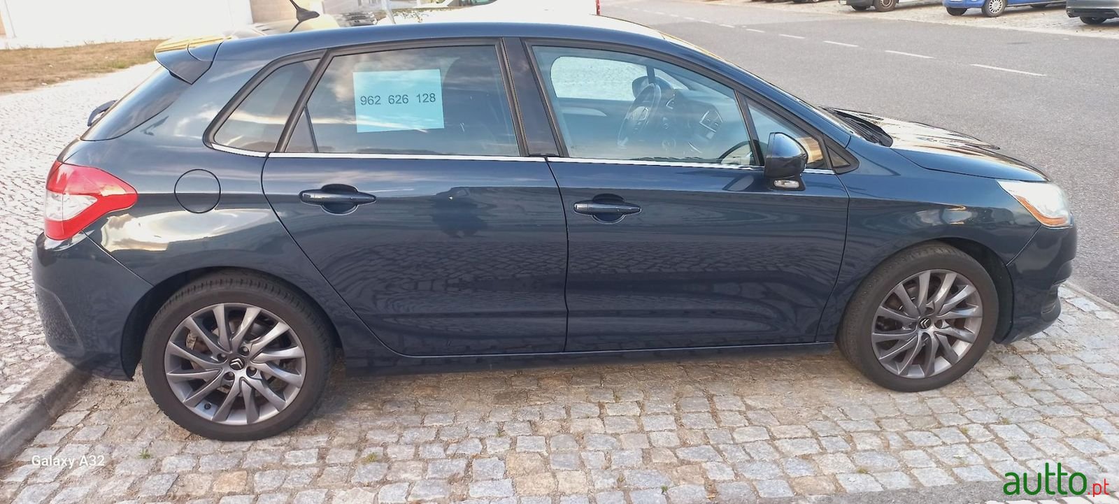 2011' Citroen C4 photo #3