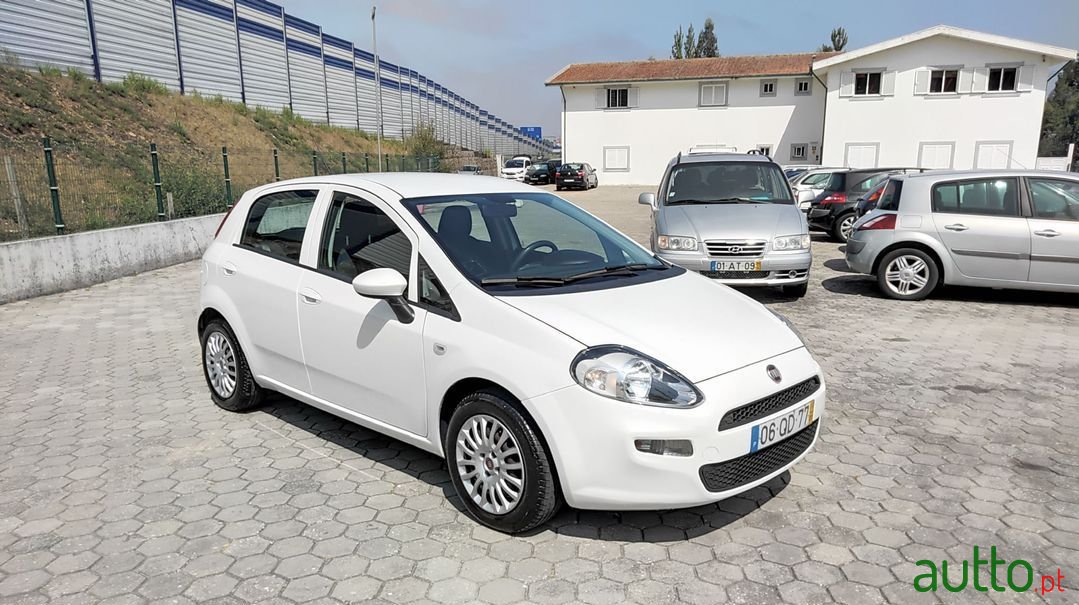 2015' Fiat Punto photo #1