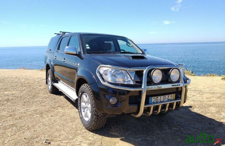 2011' Toyota Hilux photo #3